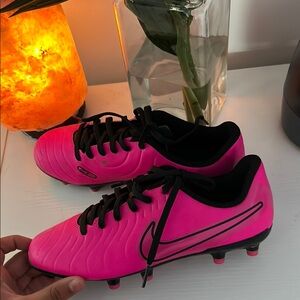Nike Women's Pink Soccer Cleats